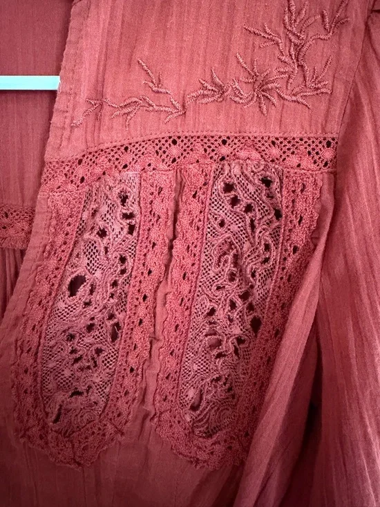 FREE PEOPLE EUC Sweet Memories Rust Crochet Lace Detail Blouse Women’s Size XS - Picture 3 of 10